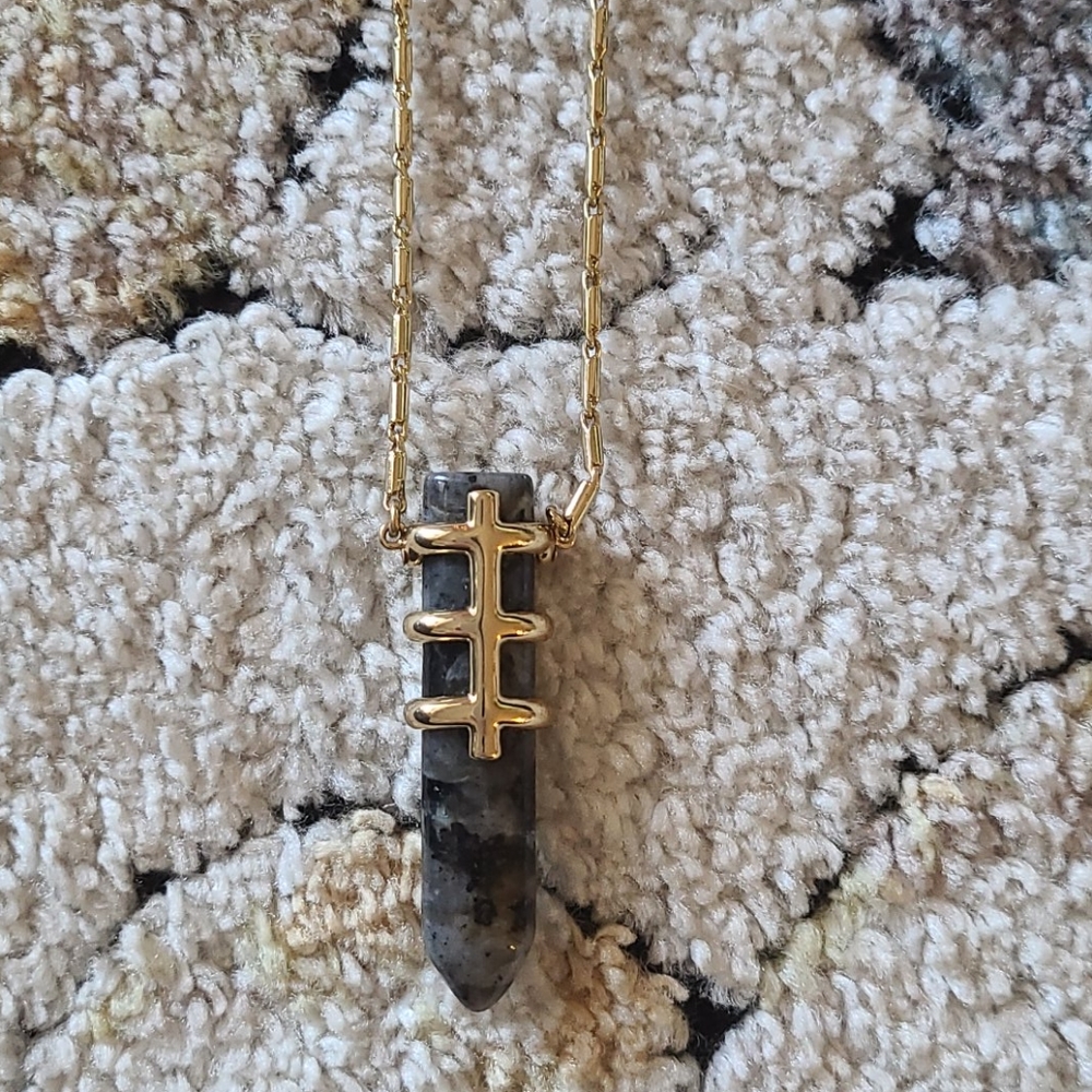 Stella & Dot Legend Pendant Necklace